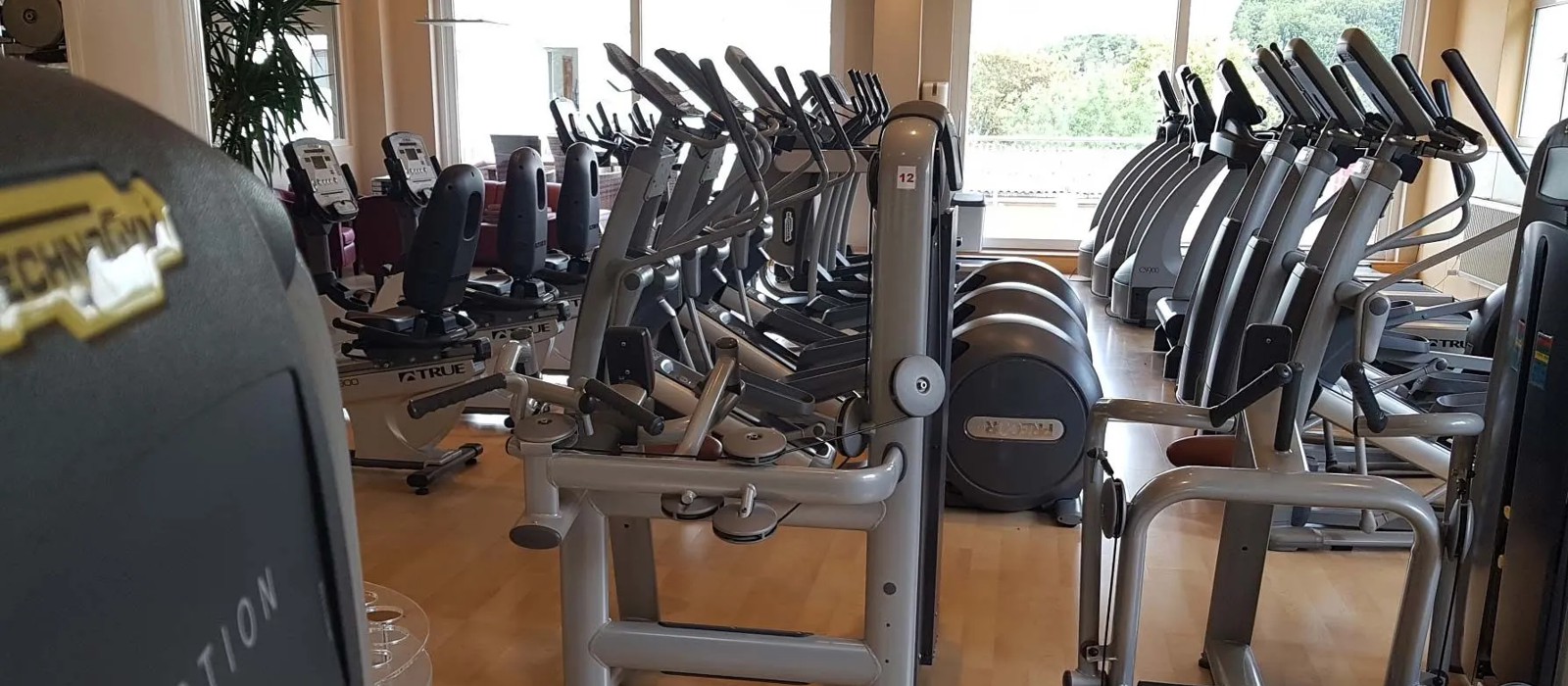 Sporttreff L&uuml;dersfeld, Cardio-Halle mit Panorama-Fenstern